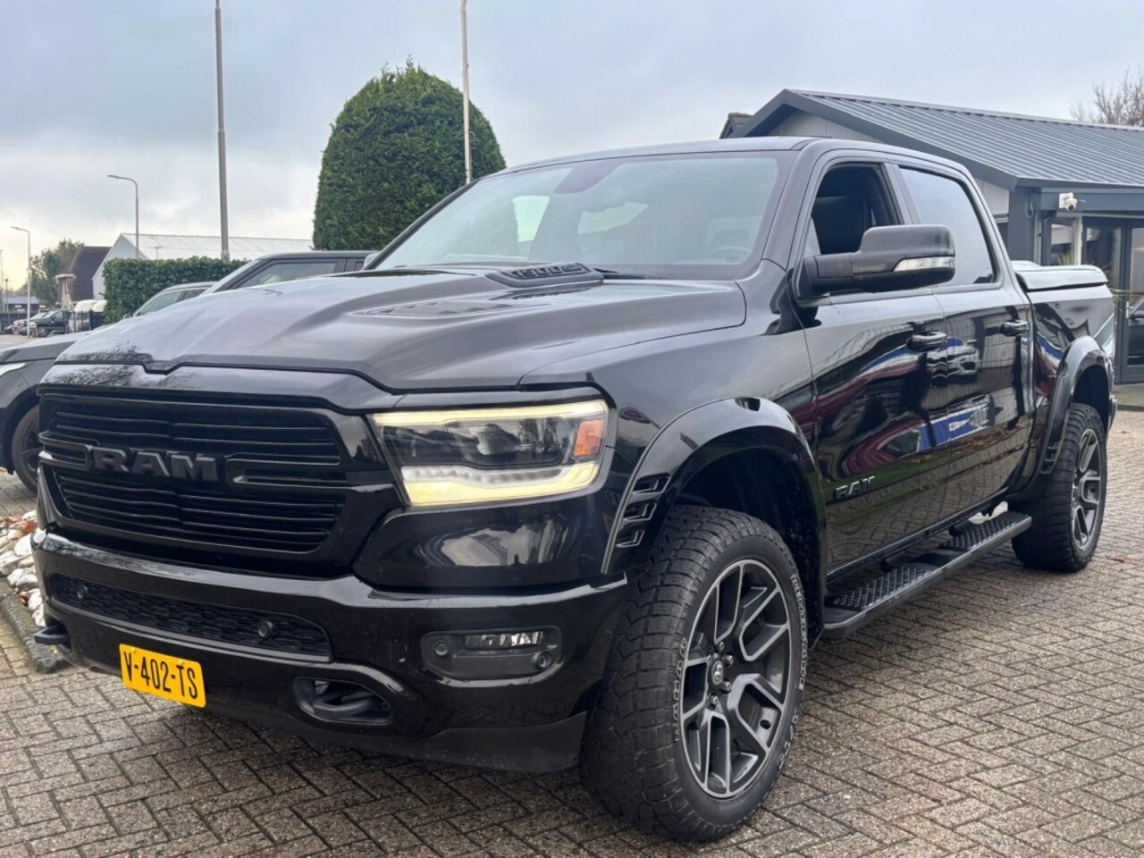 Dodge Ram 1500 - 5.7 V8 4X4 Dubbel Cabine Zwart Luchtvering VOL LPG - AutoWereld.nl