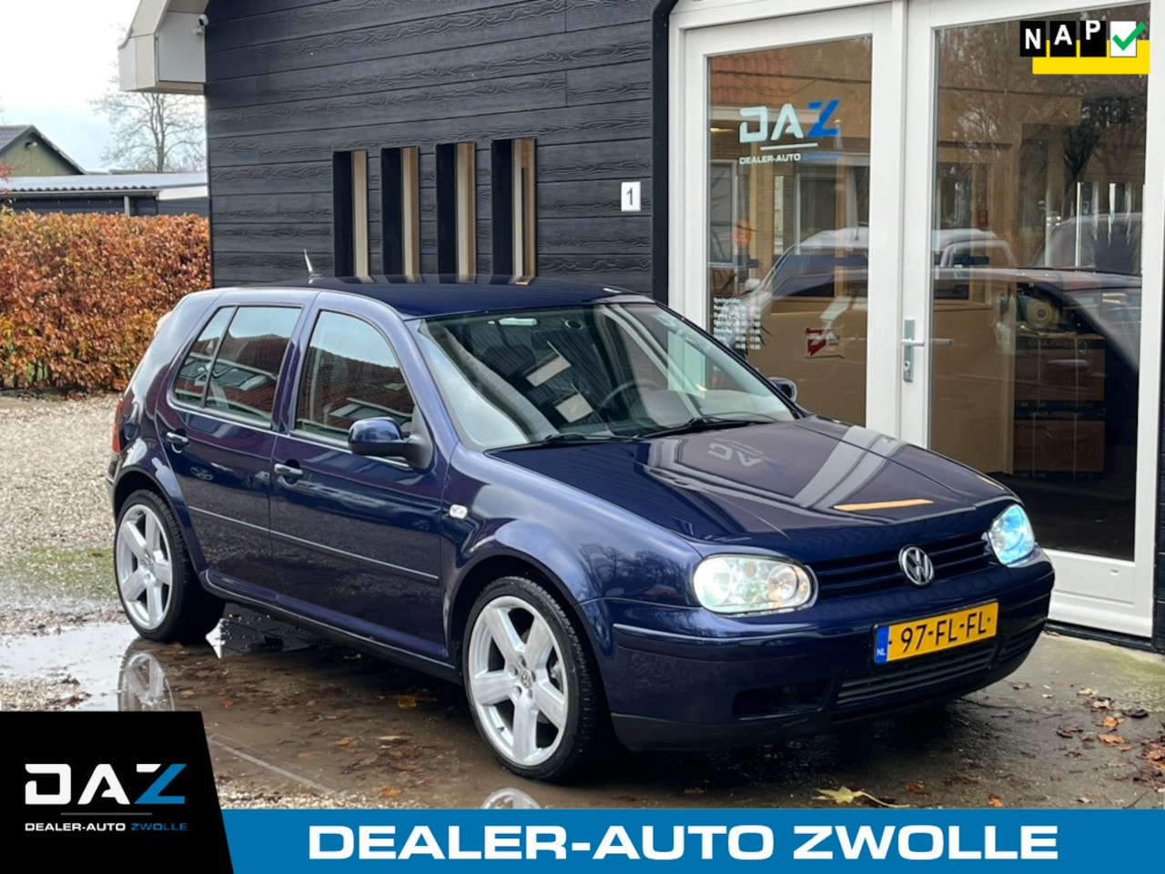 Volkswagen Golf - 2.3 V5 Highline Aut/Ecc/Leer/18"Lm - AutoWereld.nl