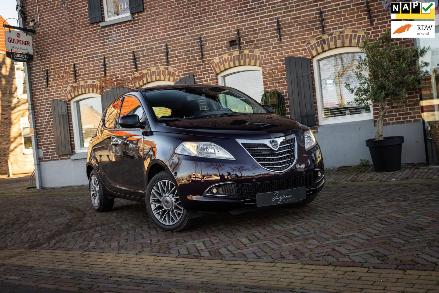 Lancia Y(psilon) - Ypsilon 0.9 TwinAir Platinum AUT (86pk) Magic Parking | Cruise Control | Airco | - AutoWereld.nl