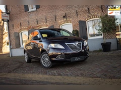 Lancia Y(psilon) - Ypsilon 0.9 TwinAir Platinum AUT (86pk) Magic Parking | Cruise Control | Airco |