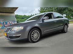 Volkswagen Passat - 2.0 FSI Sedan Climate Control Navigatie