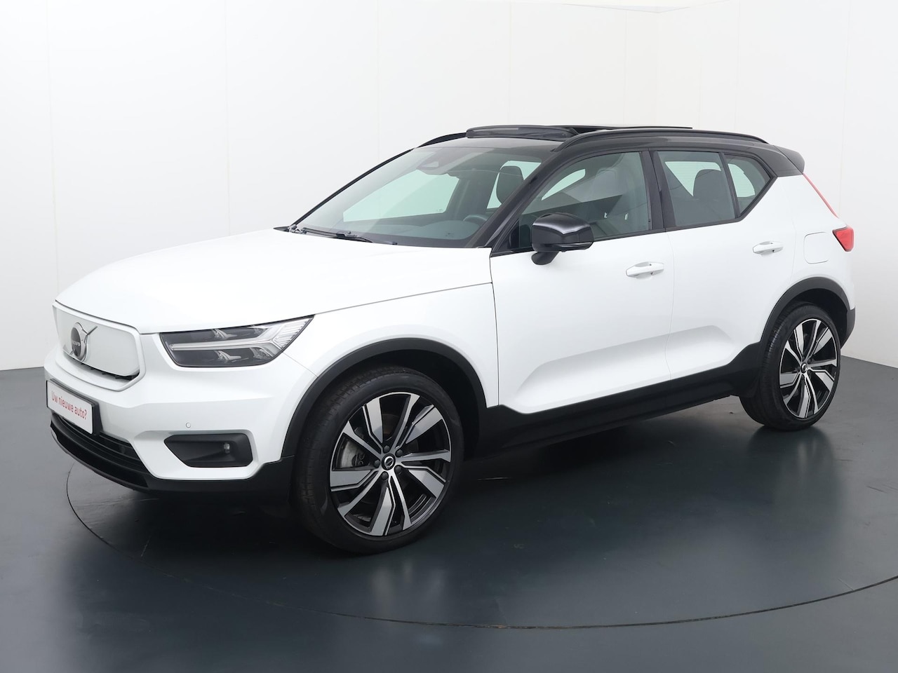 Volvo XC40 - Recharge P8 AWD R-Design | 408 PK | SoH 91% | Panoramadak | Navigatiesysteem | LED verlich - AutoWereld.nl