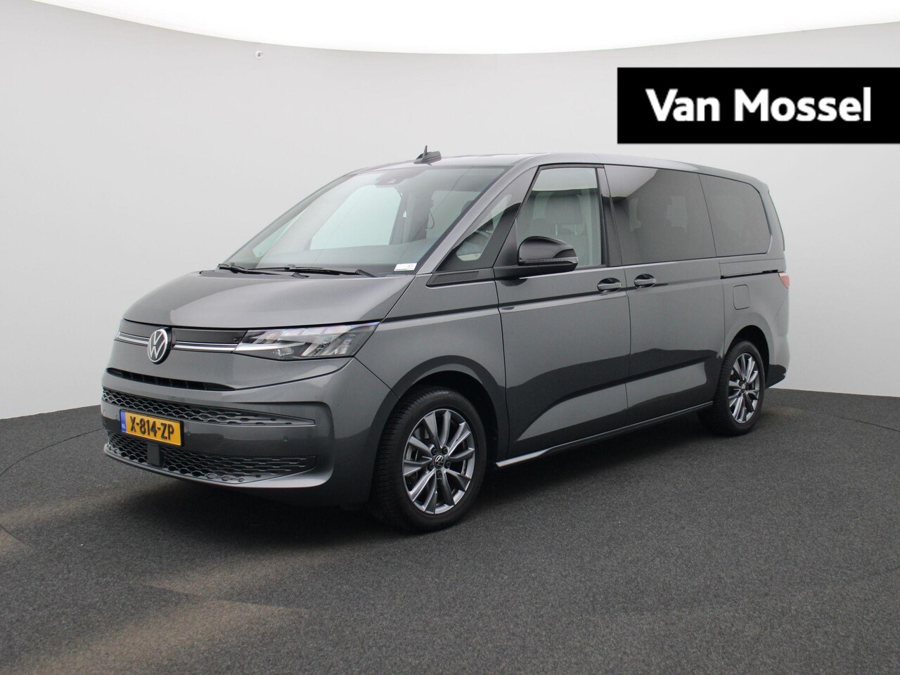 Volkswagen Multivan - 1.4 eHybrid L2H1 Life 218 PK | 18 inch velgen | Automaat | Achteruitrijcamera | Keyless en - AutoWereld.nl