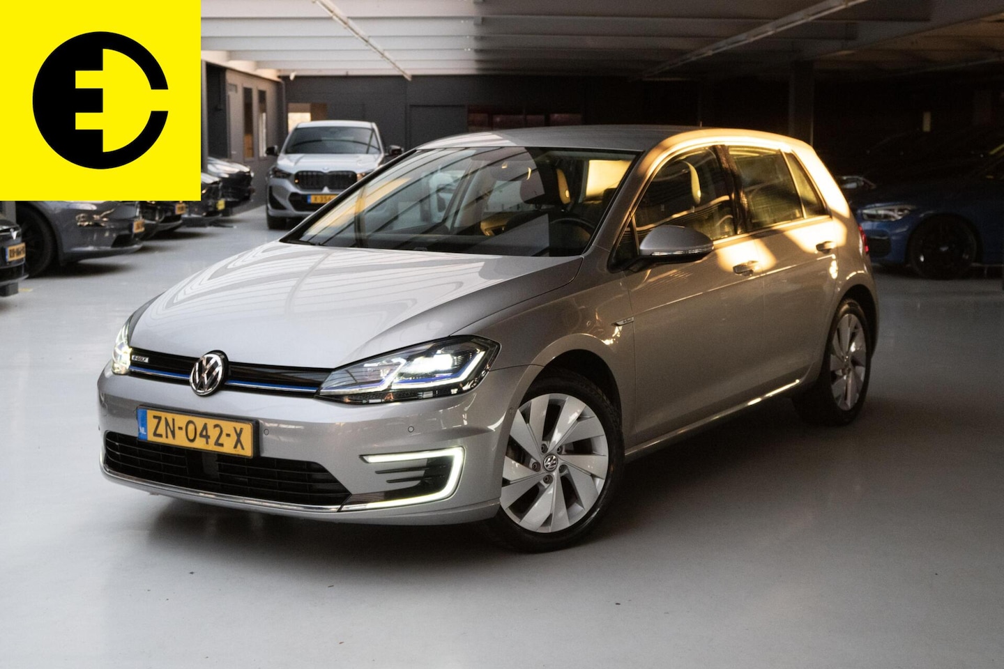 Volkswagen e-Golf - e-Golf | SOH 92% |Parkeersensoren | Climate control - AutoWereld.nl