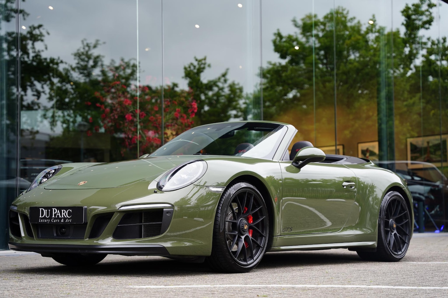 Porsche 911 Cabrio - 991 3.0 Carrera GTS Nato Green Burmester Lifting - AutoWereld.nl