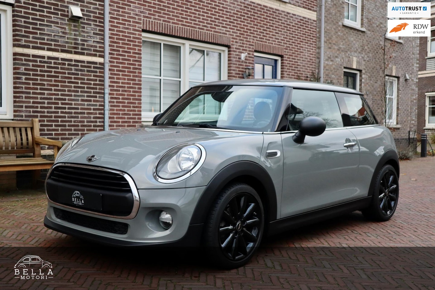 MINI One - First 1.2 | Moonwalk Grey Metallic | Pepper + Wired + Business | Navigatie Professional | - AutoWereld.nl