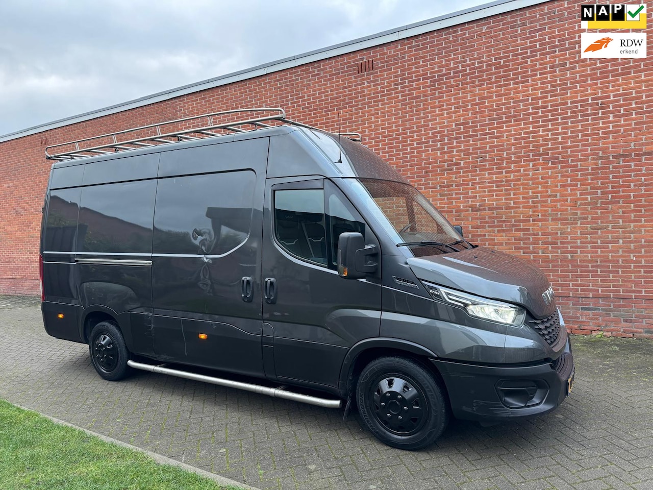 Iveco Daily - 35S16V 2.3 352 H2 L Airco Cruise Navi Camera - AutoWereld.nl