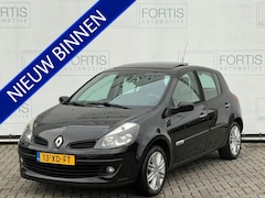 Renault Clio - 1.6-16V Initiale NL AUTO | PANO | LEDER | PARROT | STOELVERW | APK T/M 10/26