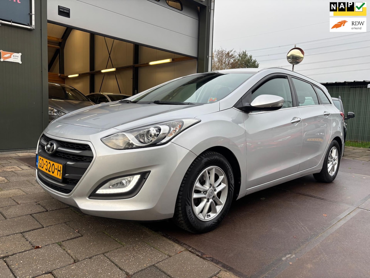 Hyundai i30 Wagon - 1.6 CRDi Business Edition Navi Cruise - AutoWereld.nl