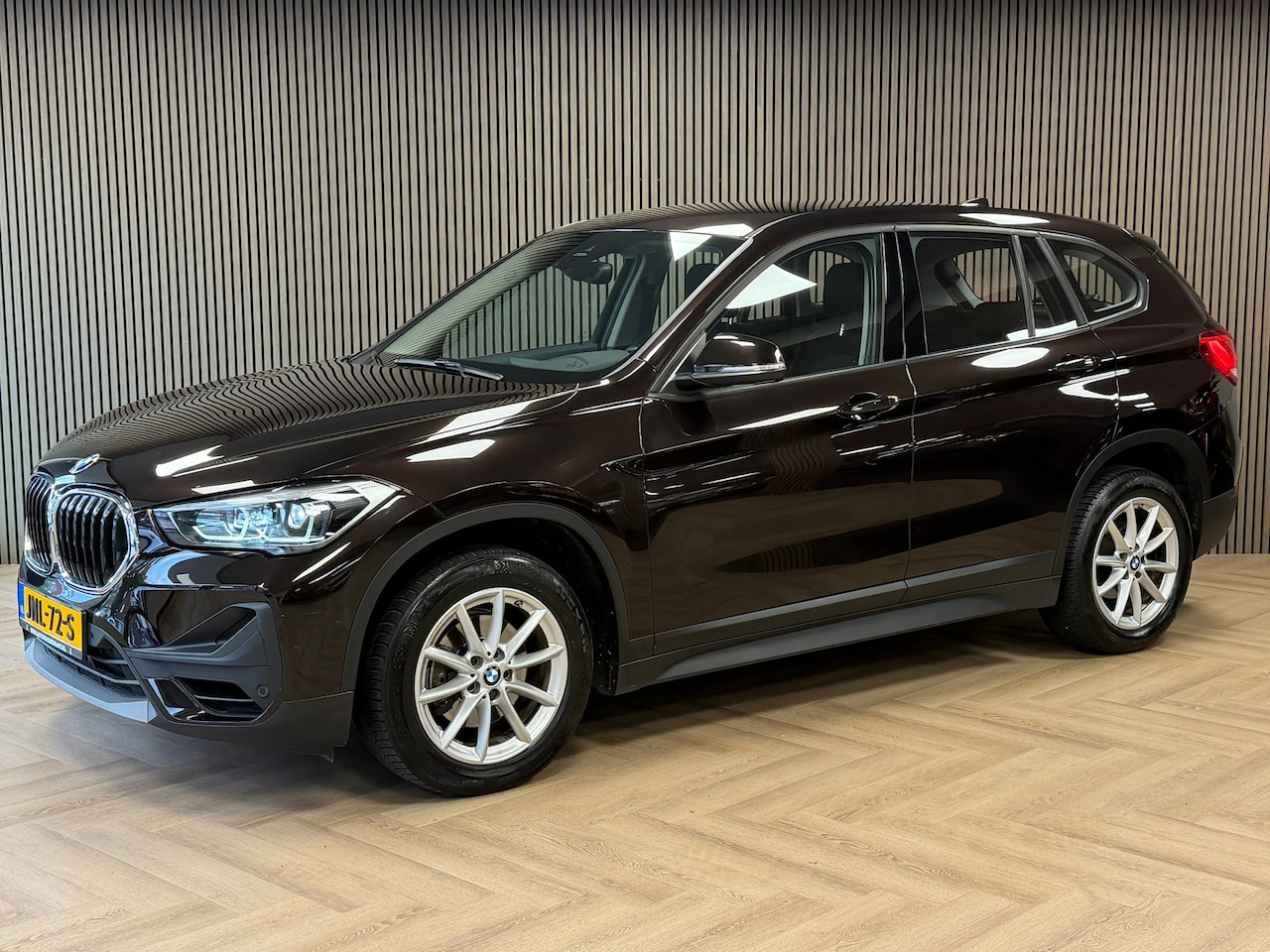 BMW X1 - SDrive18i High Executive Edition AUT. NAVIGATIE CAMERA PDC CRUISE KEYLESS-GO STOELVERWARMI - AutoWereld.nl