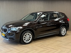 BMW X1 - SDrive18i High Executive Edition AUT. NAVIGATIE CAMERA PDC CRUISE KEYLESS-GO STOELVERWARMI