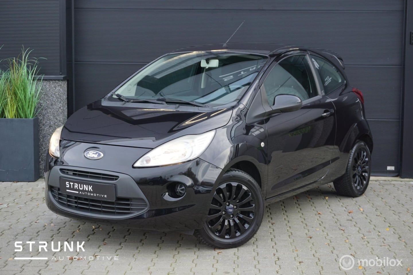 Ford Ka - 1.2 Titanium Black Edition Airco Dealer onderhouden LMV - AutoWereld.nl