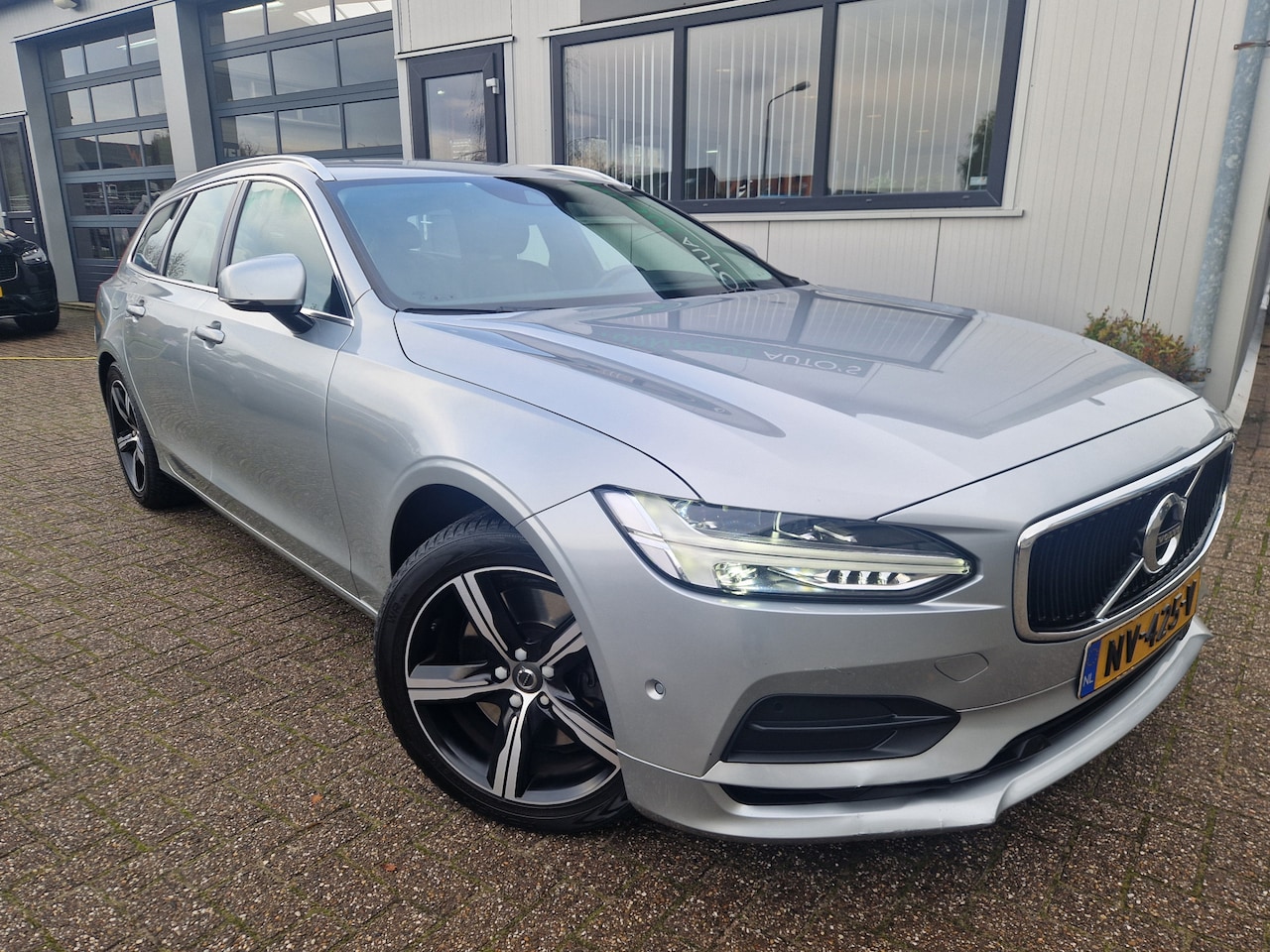 Volvo V90 - 2.0 T5 Momentum Blis | Apastive Cr. | Pilot | Verwarmde stoelen - AutoWereld.nl