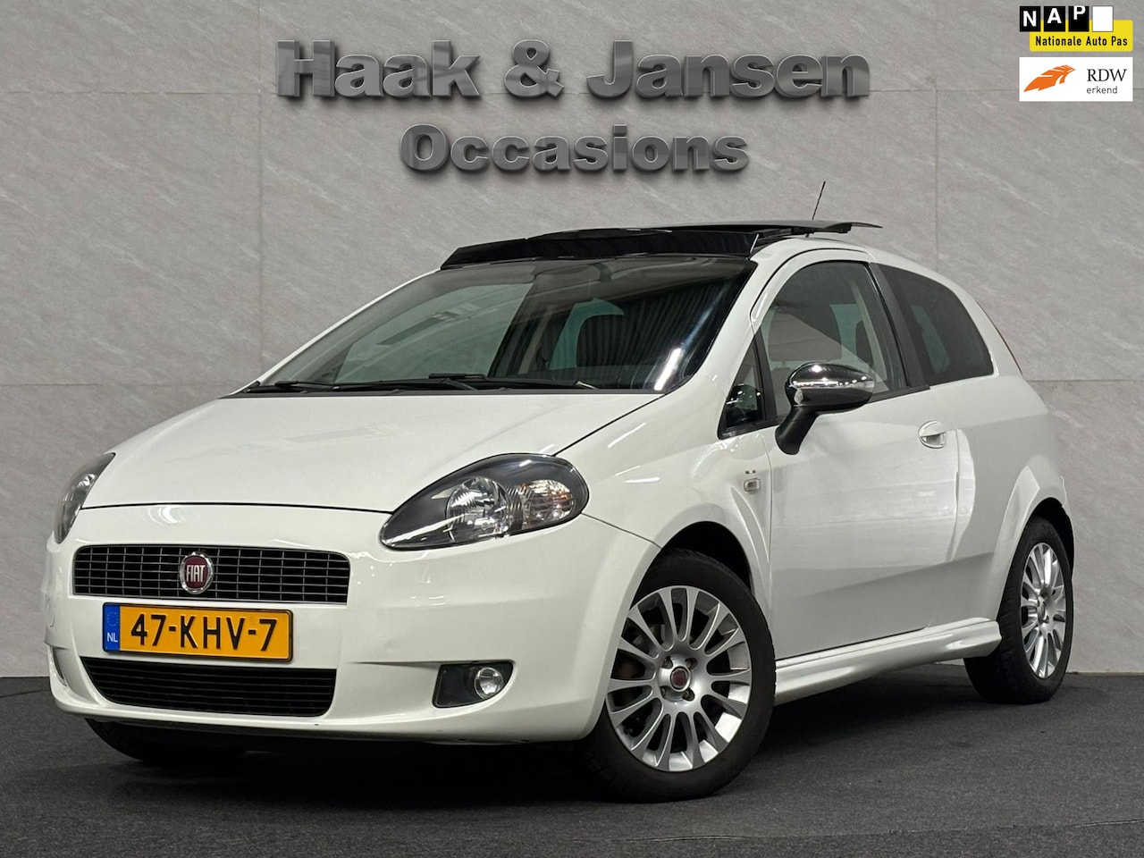 Fiat Grande Punto - 1.4 NeroBianco Panoramadak Airco - AutoWereld.nl