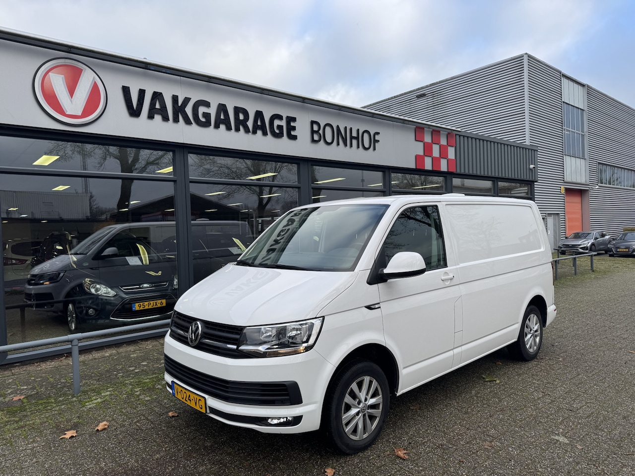 Volkswagen Transporter - 2.0 TDI L1H1 Highline AIRCO-CRUISE-LM-PDC - AutoWereld.nl