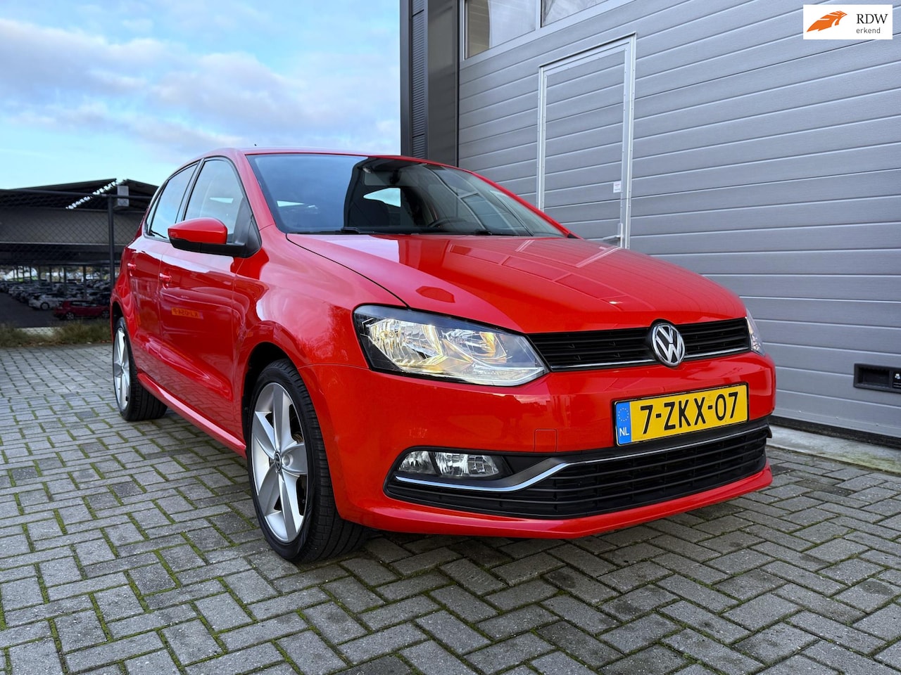 Volkswagen Polo - 1.2 TSI Comfortline Bluetooth - Cruise Control - 17" Lichtmetalen velgen - Airconditioning - AutoWereld.nl