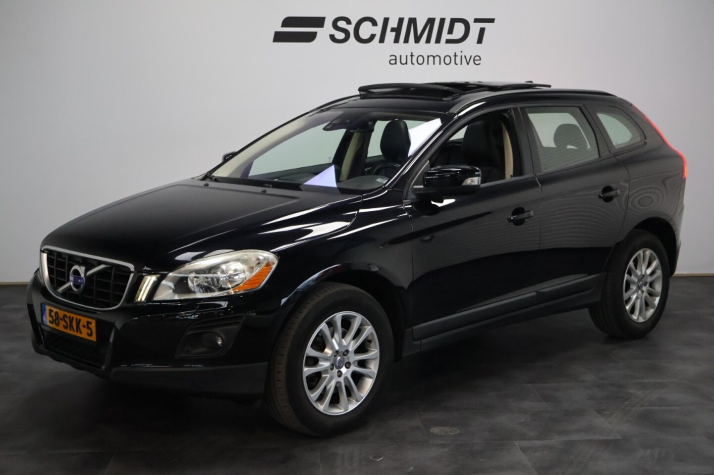 Volvo XC60 - 3.0 T6 AWD Summum | Panorama | Camera | Leder | Youngtimer - AutoWereld.nl