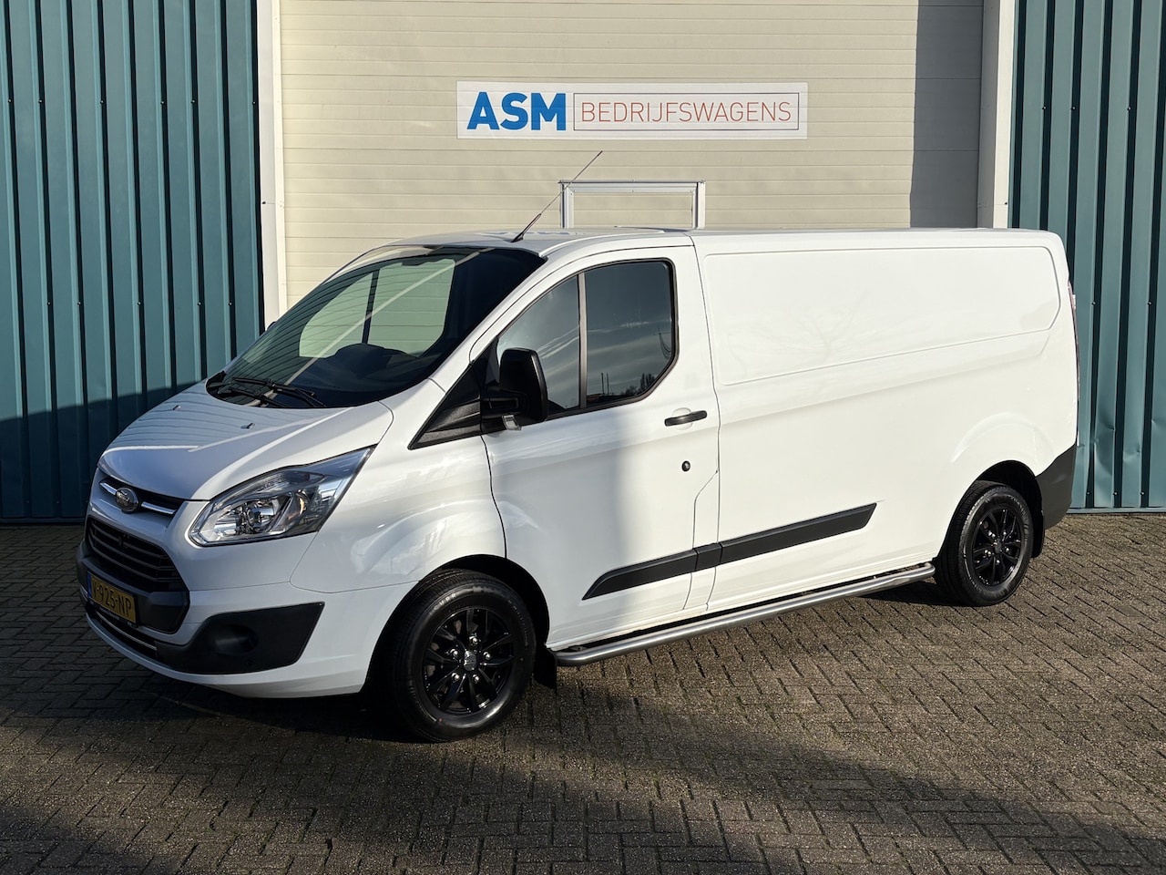 Ford Transit Custom - 290 2.0 105Pk TDCI L2H1 Ambiente / Cruise / Airco / Trekhaak / Apk t/m 18-11-2026 - AutoWereld.nl
