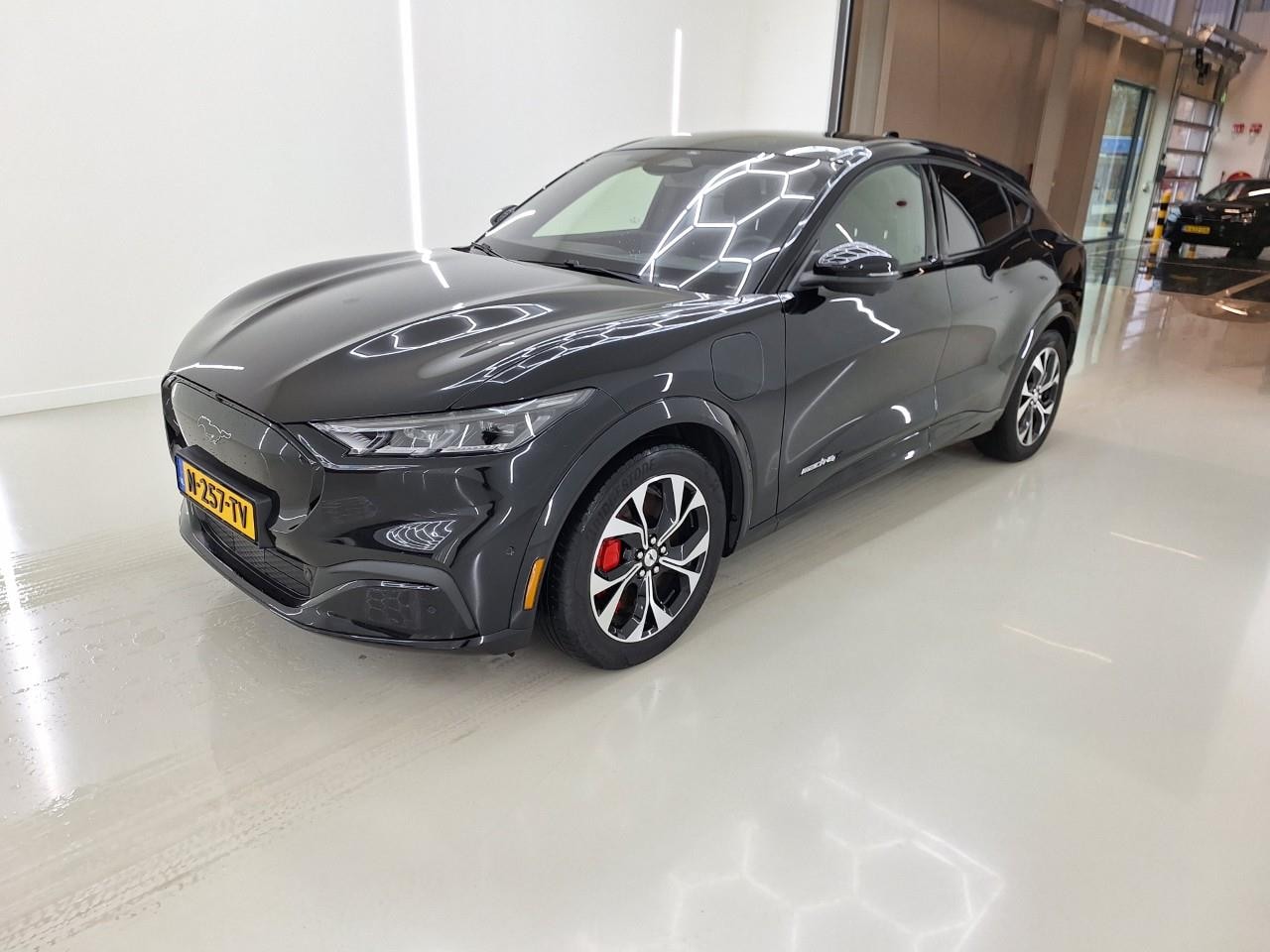 Ford Mustang Mach-E - 98kWh 381pk AWD Tech Pack [ PANO+LEDER+STOELVERWARMING+ACC+STUURWIELVERWARMING+CLIMATE ] - AutoWereld.nl