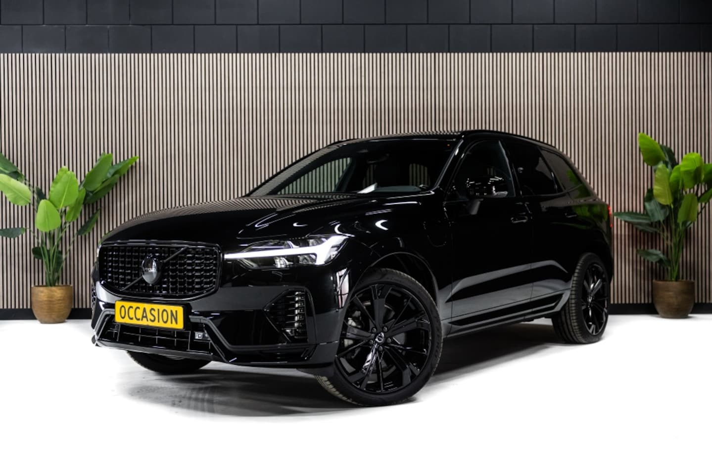 Volvo XC60 - T8 Plus Black Edition Plug-In Hybrid AWD | Trekhaak | 360 Cam | - AutoWereld.nl