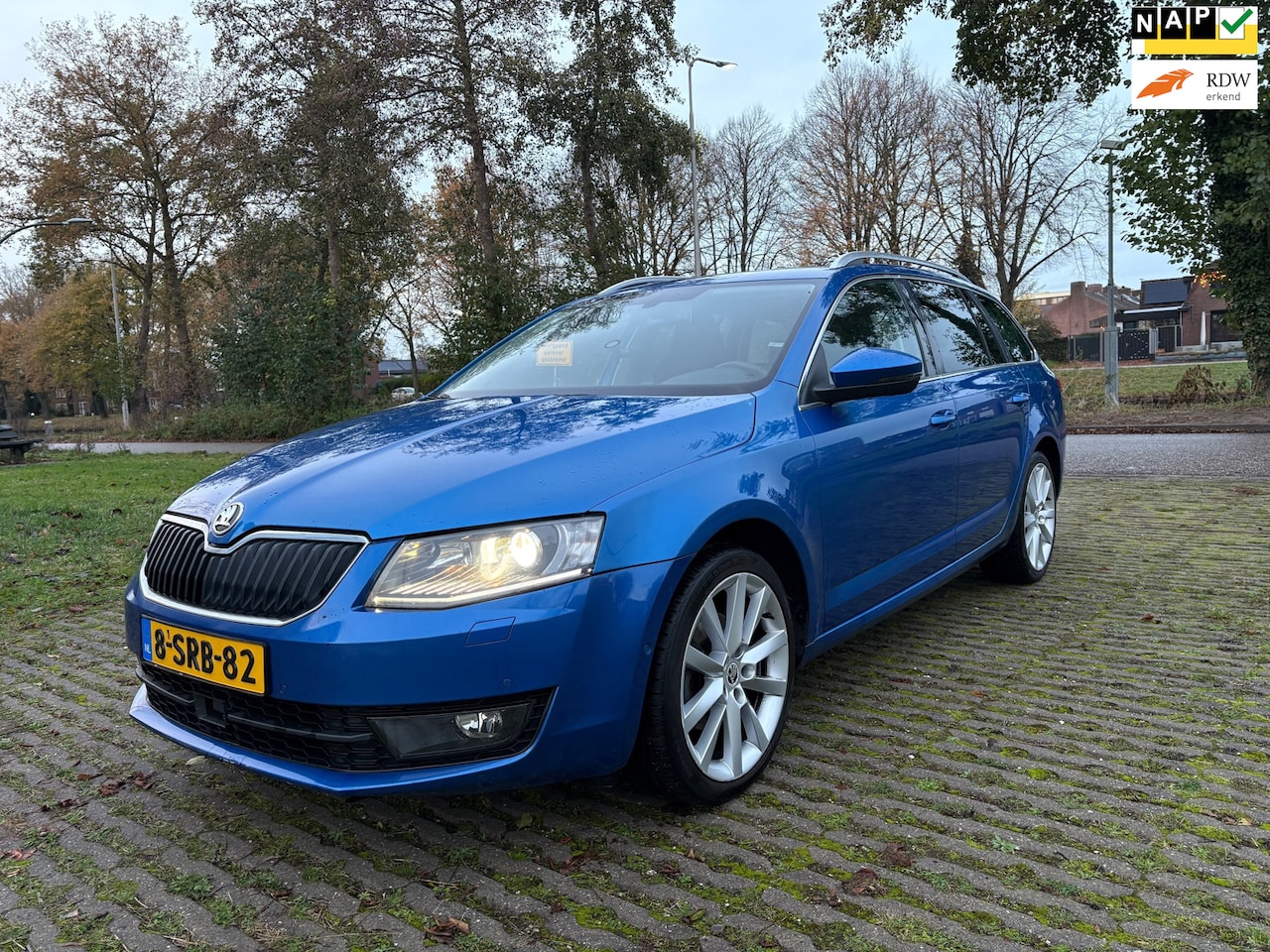 Skoda Octavia Combi - 1.4 TSI Greentech Elegance Businessline - Automaat - airco - panoramadak - vele opties! - AutoWereld.nl