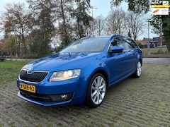 Skoda Octavia Combi - 1.4 TSI Greentech Elegance Businessline - Automaat - airco - panoramadak - vele opties