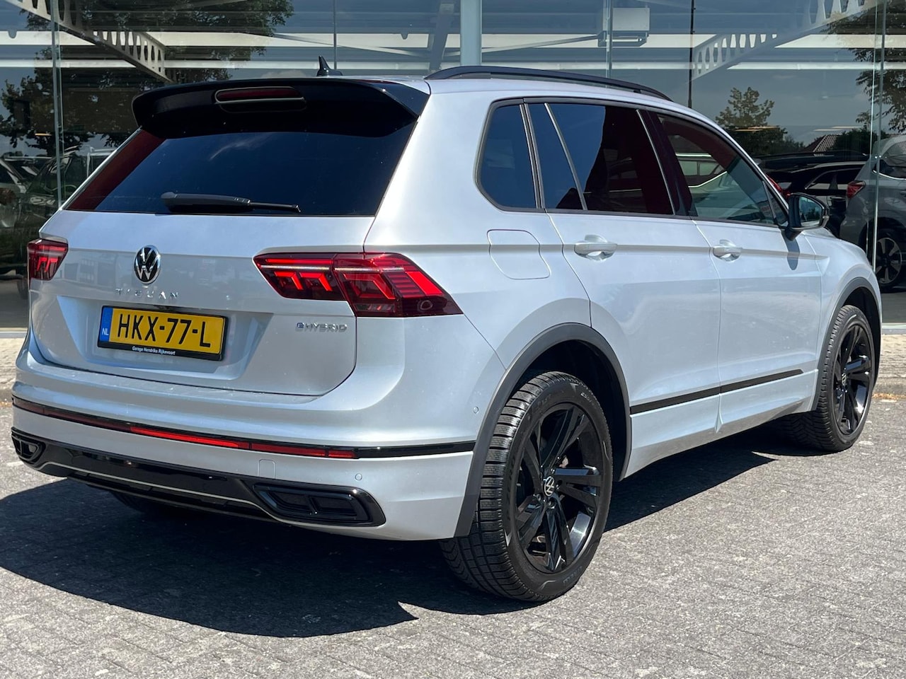 Volkswagen Tiguan - 1.4 TSI eHybrid PHEV R-Line Business+ | LED Matrix | Camera | Adaptive CC | Black Pack | ( - AutoWereld.nl