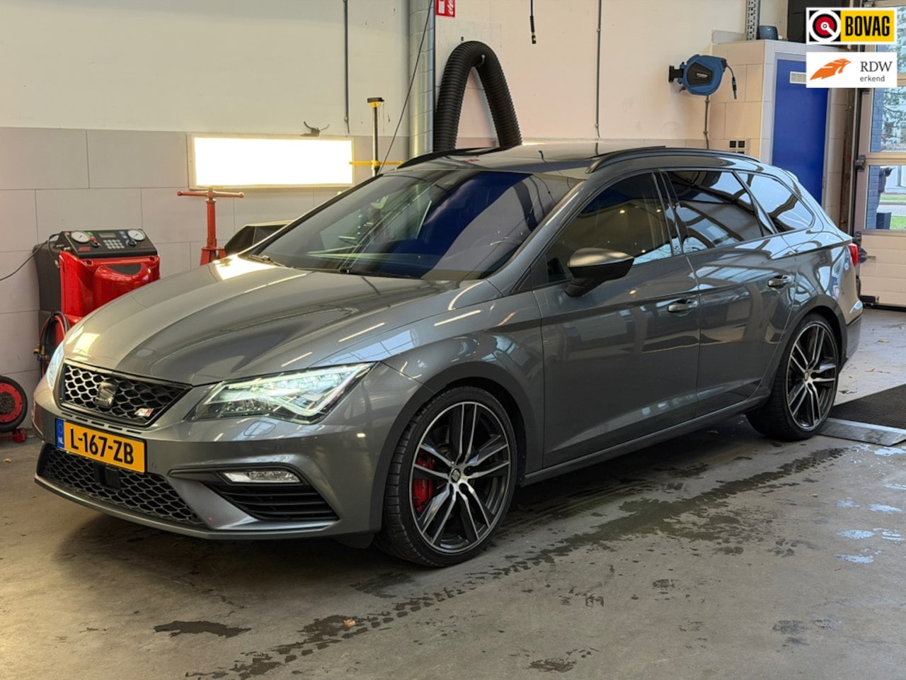 SEAT Leon ST - CUPRA 300 - Full Options - Stage 1 - Carbon - AutoWereld.nl