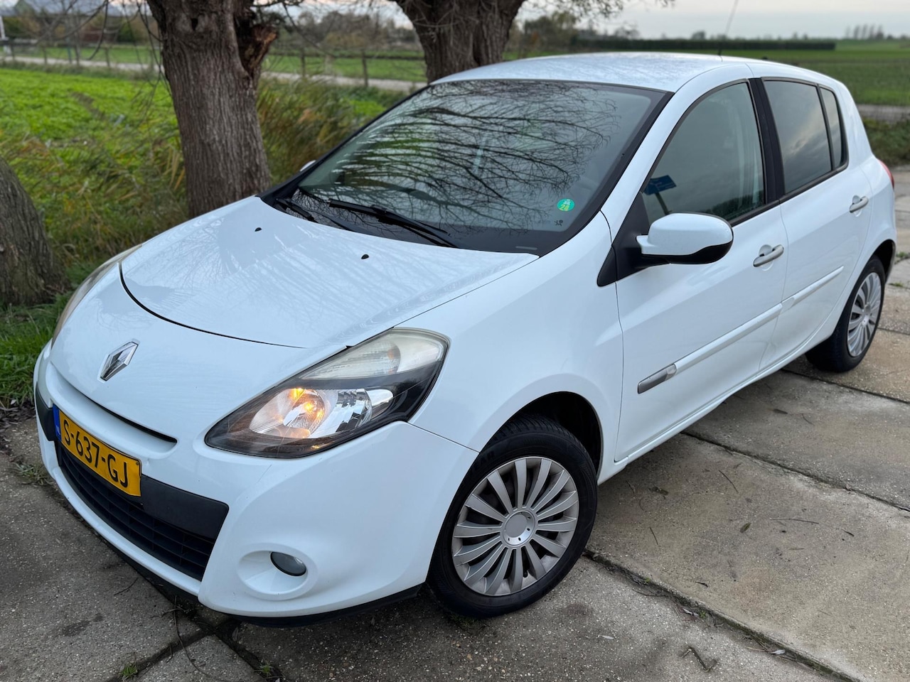 Renault Clio - 1.5 dCi Night & Day 2011 EURO 5 AIRCO/5D/CV/TOPONDERHOUDEN - AutoWereld.nl