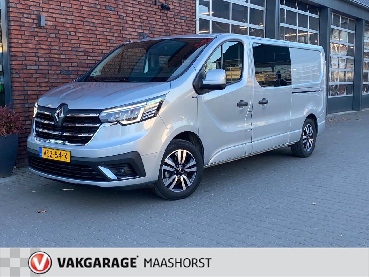 Renault Trafic - 2.0 dCi 170 T29 L2H1 DC Luxe achterruitrij camera/trekhaak - AutoWereld.nl