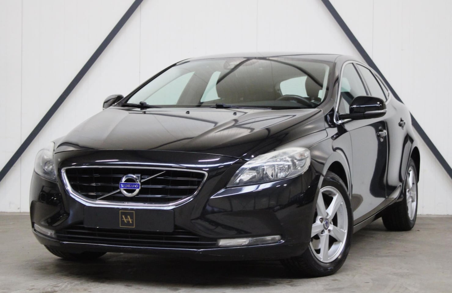 Volvo V40 - 1.6 T2 Momentum l NAVI l Bluetooth l Cruise - AutoWereld.nl
