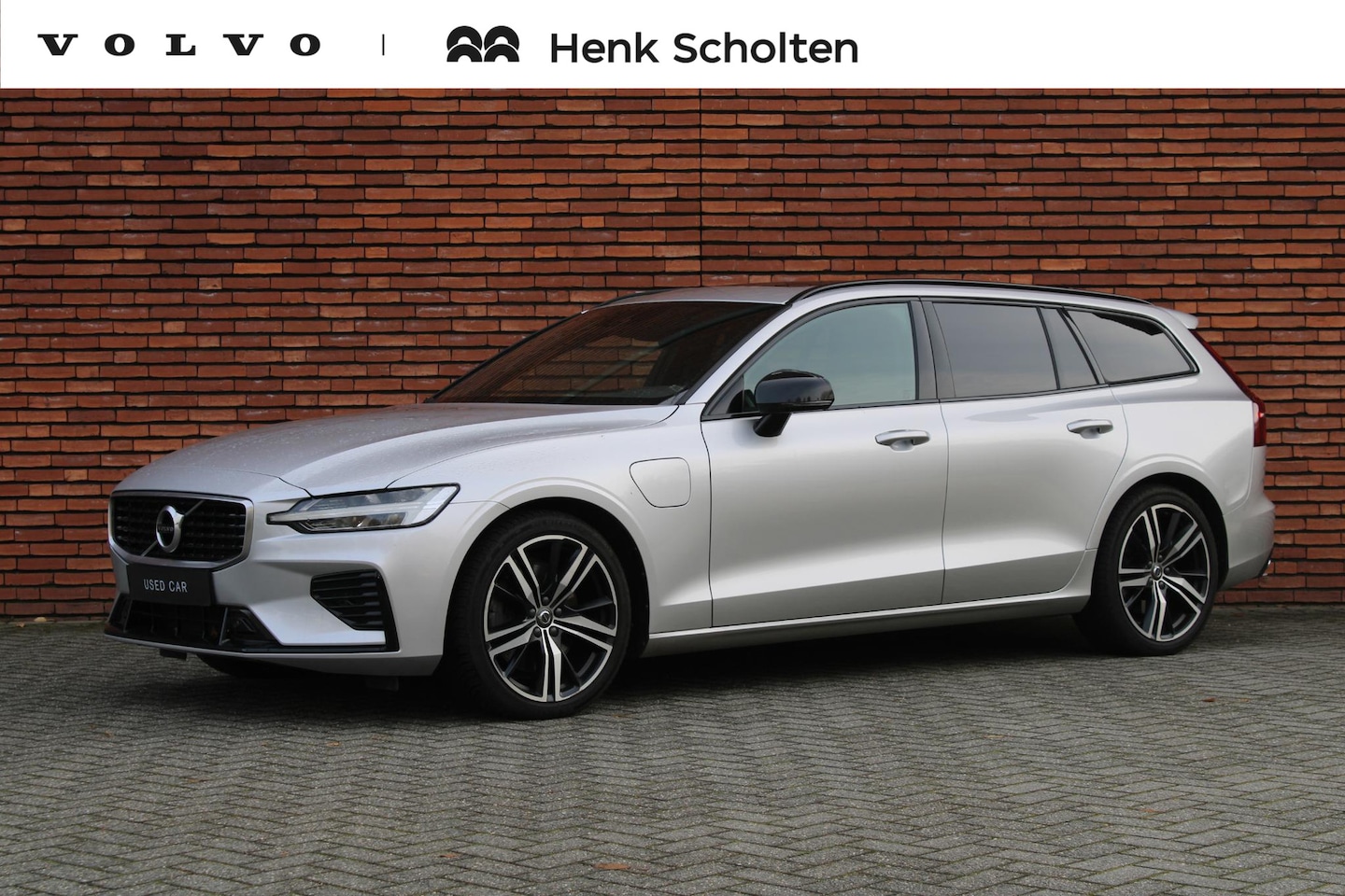 Volvo V60 - T8 Twin Engine AWD R-Design | Trekhaak | Panoramadak | Harman Kardon | Elektrische Verstel - AutoWereld.nl