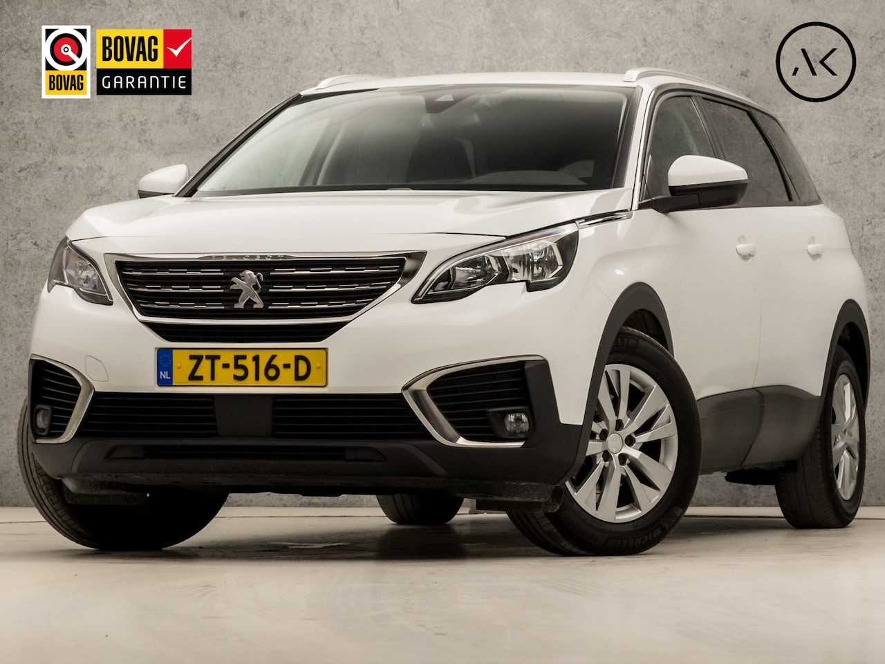 Peugeot 5008 - 1.2 PureTech Sport 7 Persoons (APPLE CARPLAY, GROOT NAVI, LANE ASSIST, GETINT GLAS, LEDERE - AutoWereld.nl