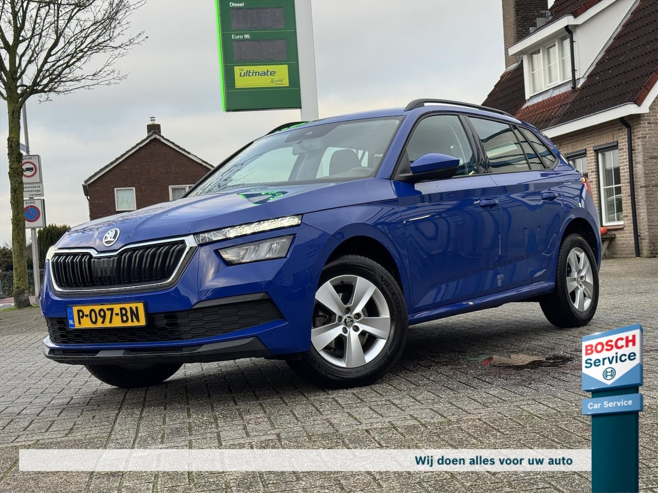 Skoda Kamiq - 1.0 TSI 95pk Active / Stoelverwarming / Trekhaak / Led / Carplay / Lichtmetaal / Pdc - AutoWereld.nl