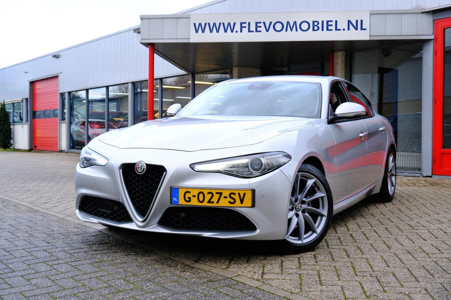 Alfa Romeo Giulia - 2.2 180pk Super Aut. Navi|Xenon|Cam|LMV|Half Leder - AutoWereld.nl