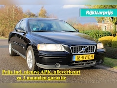 Volvo S60 - 2.4 140pk Kinetic Chrono ECC/cruise/navi/PDC/half leer/trekhaak