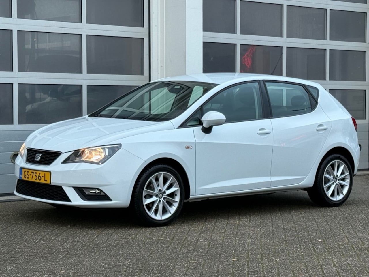 SEAT Ibiza - 1.0 TSI 95PK Style Connect Navi Cruise Pdc Rijklaar! - AutoWereld.nl