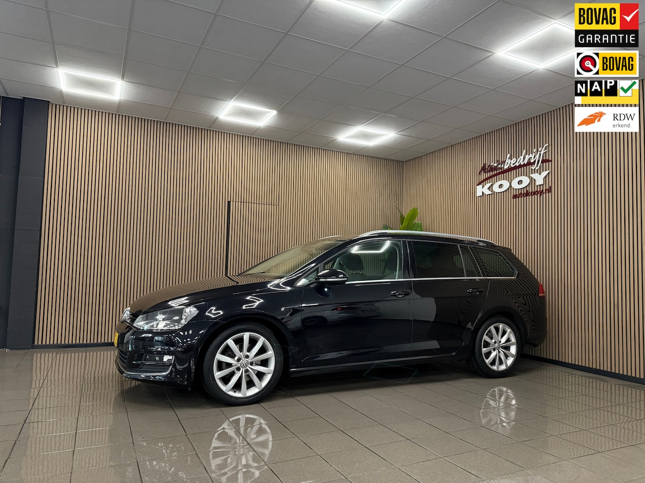 Volkswagen Golf Variant - 1.2 TSI Highline * Panoramadak / Trekhaak / Navigatie / NL Auto * - AutoWereld.nl