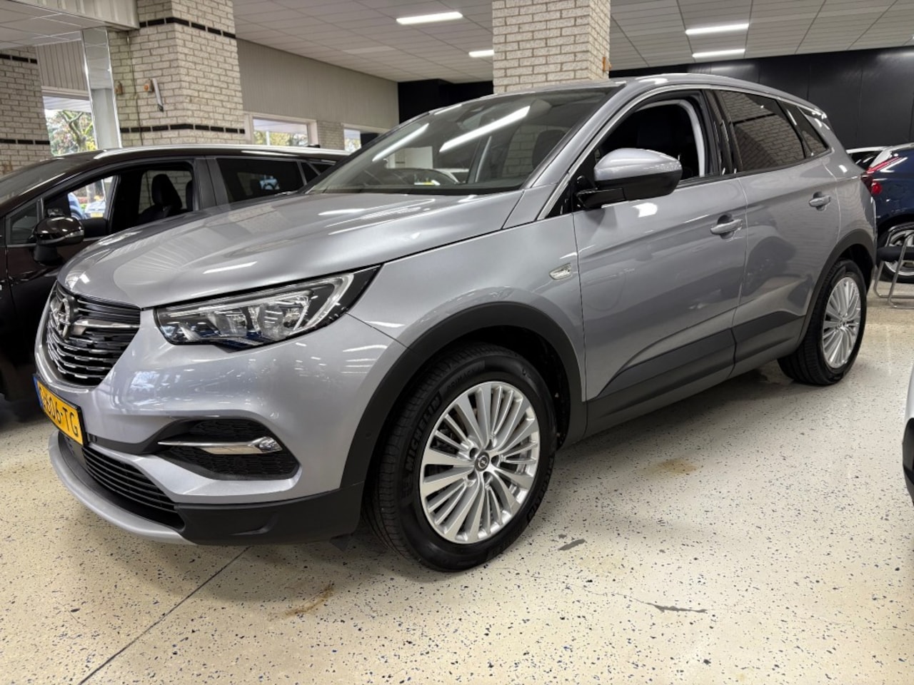 Opel Grandland X - 1.2 T Automaat Navigatie Cruise Trekhaak PDC - AutoWereld.nl