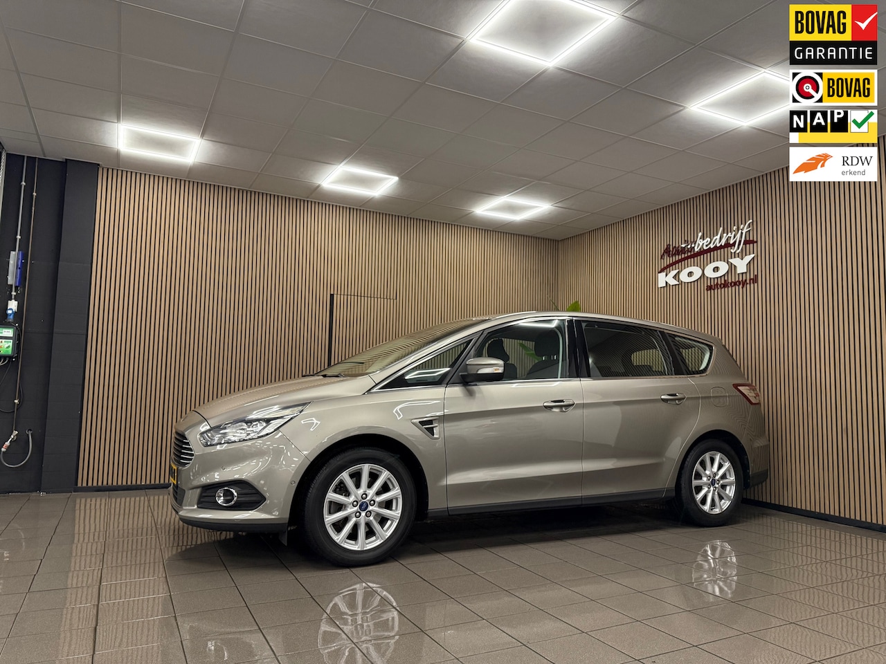 Ford S-Max - 1.5 Titanium * Navigatie / Stoel-Stuurverwarming / Parkeersensoren / NL Auto * - AutoWereld.nl