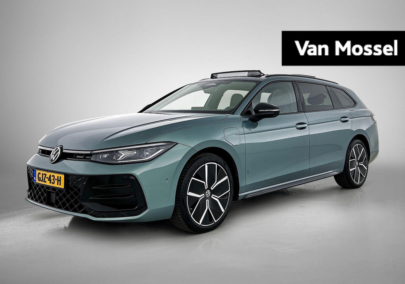 Volkswagen Passat Variant - 1.5 eHybrid R-Line Business SoH 98% | 272 PK | Automaat | Black Style | Ergo Stoelen | Pan - AutoWereld.nl