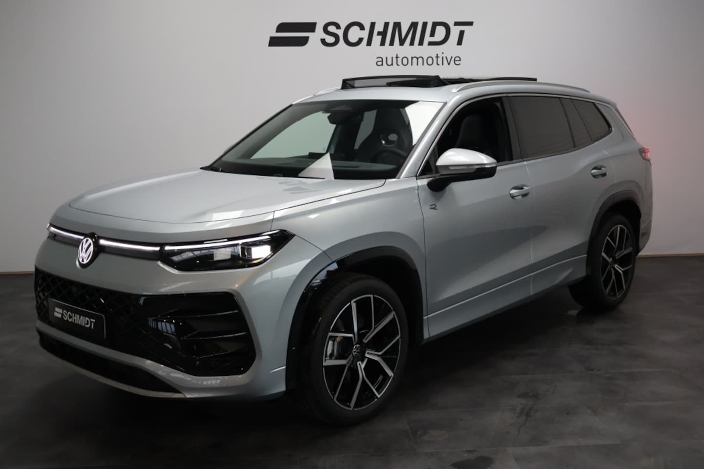 Volkswagen Tayron - 1.5 eTSI R-Line Edition 7 personen | DSG | Panorama | Matrix - AutoWereld.nl