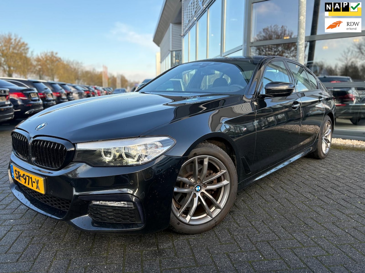 BMW 5-serie - 520i Executive | Automaat | M Pakket | Camera | PDC | Sfeerverlichting | Stoelverwarming | - AutoWereld.nl