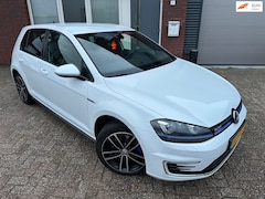 Volkswagen Golf - 1.4 TSI GTE / Navi / PDC / Park Assist / LED / LM