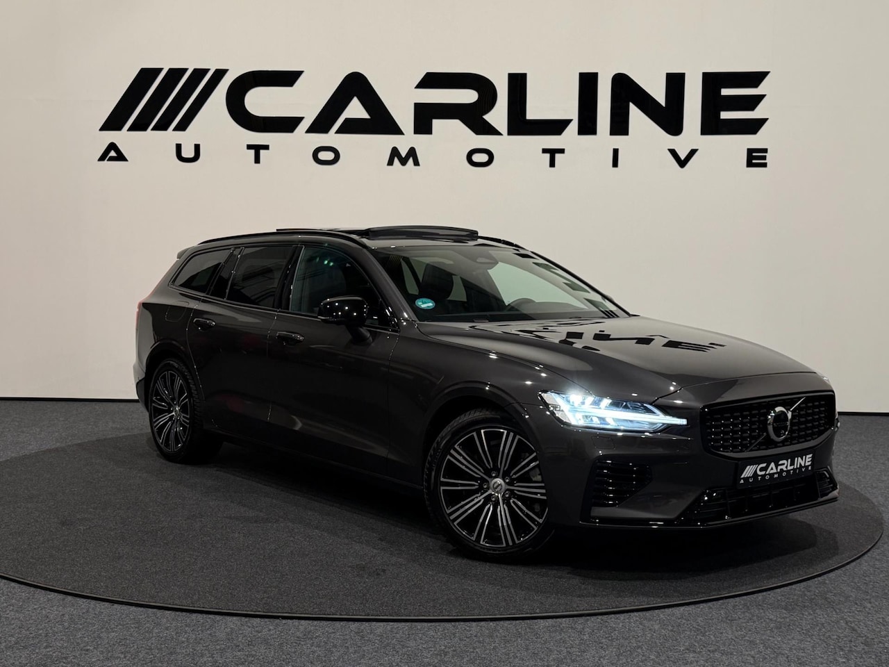 Volvo V60 - 2.0 T6 Plug-in hybrid AWD Ultra Dark PANORAMA ASSIST ACC HEAD-UP 360 CAMERA VIRTUAL NAP GA - AutoWereld.nl