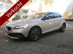 Volvo V40 Cross Country - 1.5 T3 Nordic+ / AUTOMAAT / AIRCO / NAVI / NW-STAAT / 130dkm