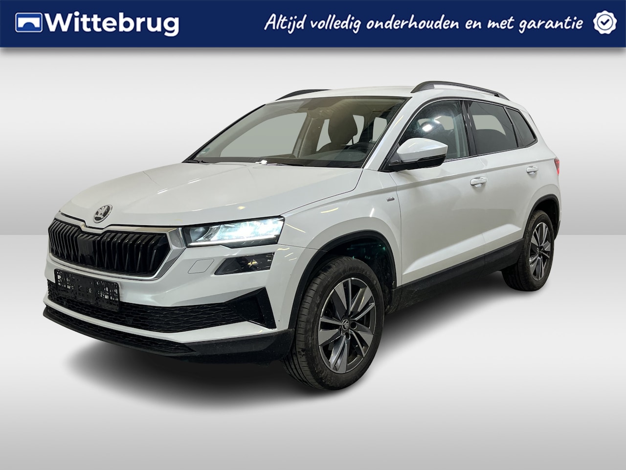 Skoda Karoq - 1.0 TSI Ambition / ELEKTR. TREKHAAK/ KEYLESS/ SMARTLINK/ PARK. SENSOREN + CAMERA/ NAVI/ SP - AutoWereld.nl