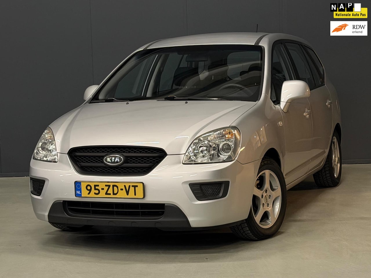Kia Carens - 2.0 CVVT X-tra AIRCO | VOLLEDIG GOED ONDERHOUDEN | NETTE AUTO ! - AutoWereld.nl