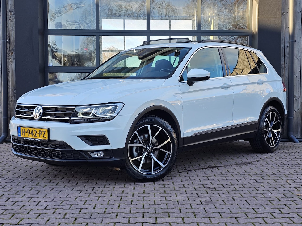 Volkswagen Tiguan - 1.5 TSI ACT Comfortline | Automaat | LED | Pano | Stoelverwarming | ACC | App-connect | La - AutoWereld.nl