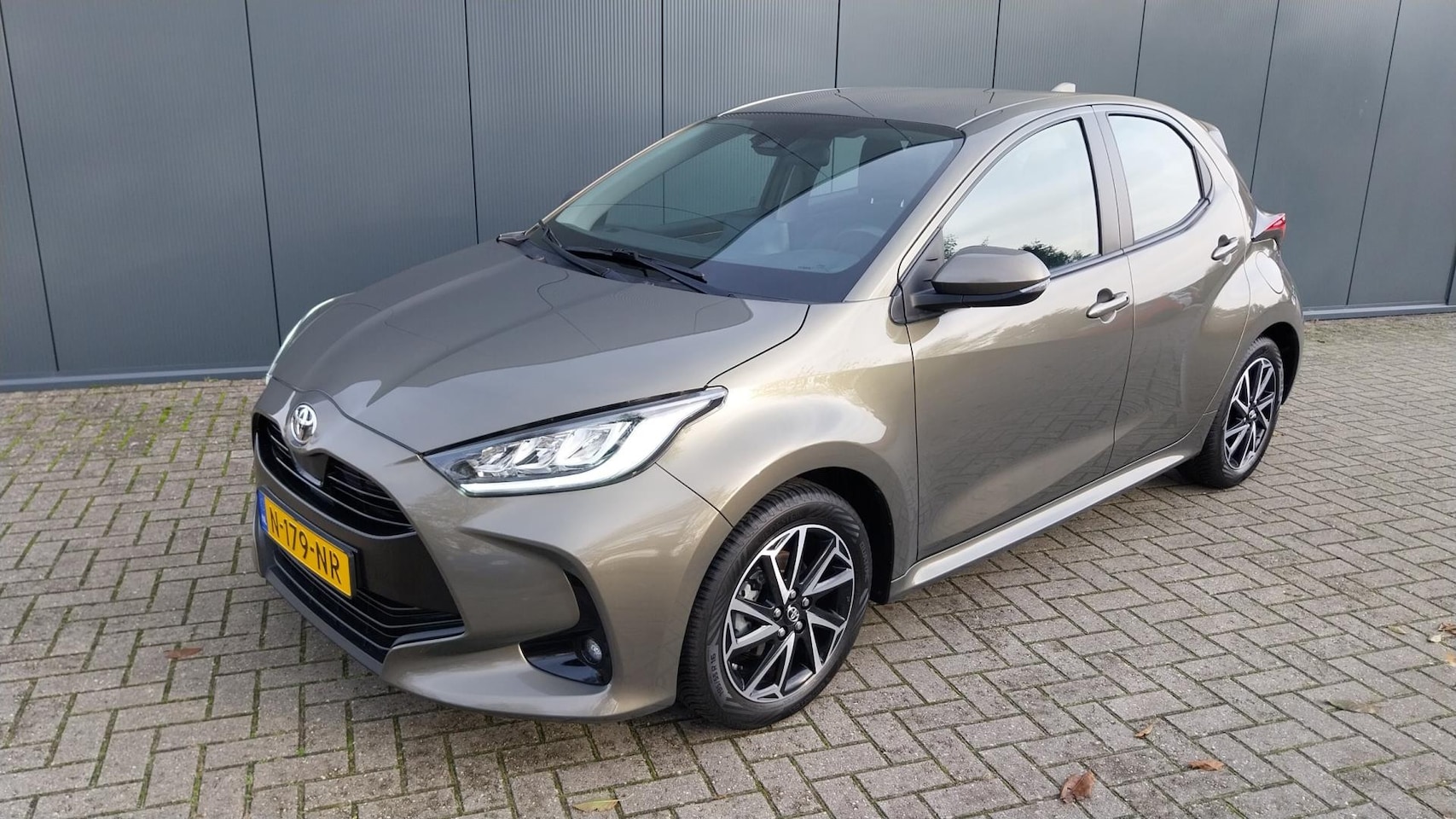 Toyota Yaris - 1.5 VVT-i Business Plus//NAVI/LM VELGEN //54000 km !! - AutoWereld.nl